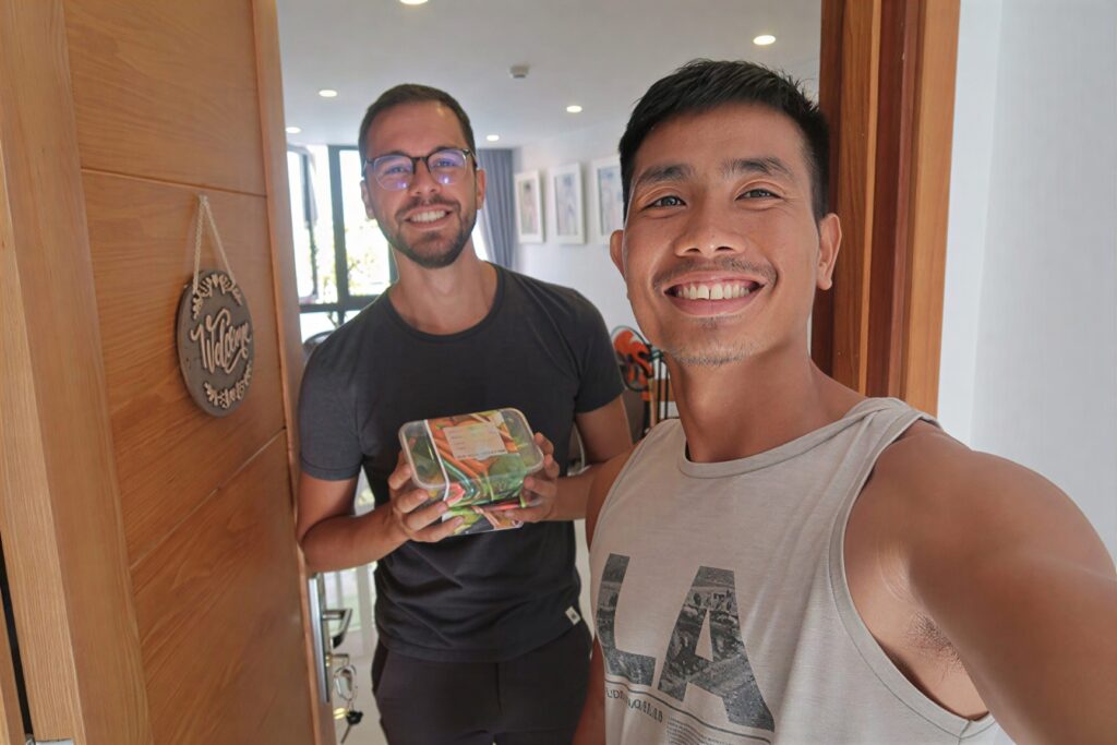 A customer receiving his macro meal in Da Nang with Fuel Meals